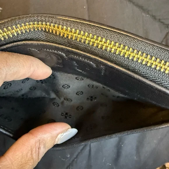 Tory Burch Black Quilted Leather Zip Wallet - Picture 7 of 13